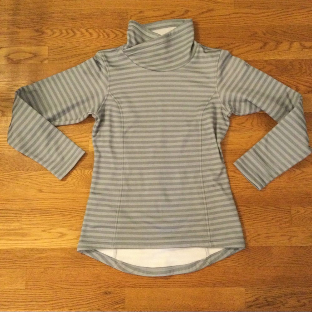 Columbia- NWOT Gray Stripped Pullover. Size S.
